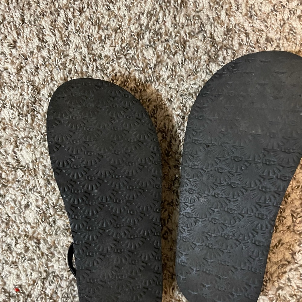 Ugg - Picture 2 of 2
